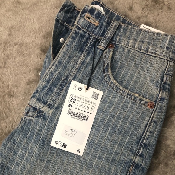 Mid-rise bermuda denim shorts - Picture 3 of 6